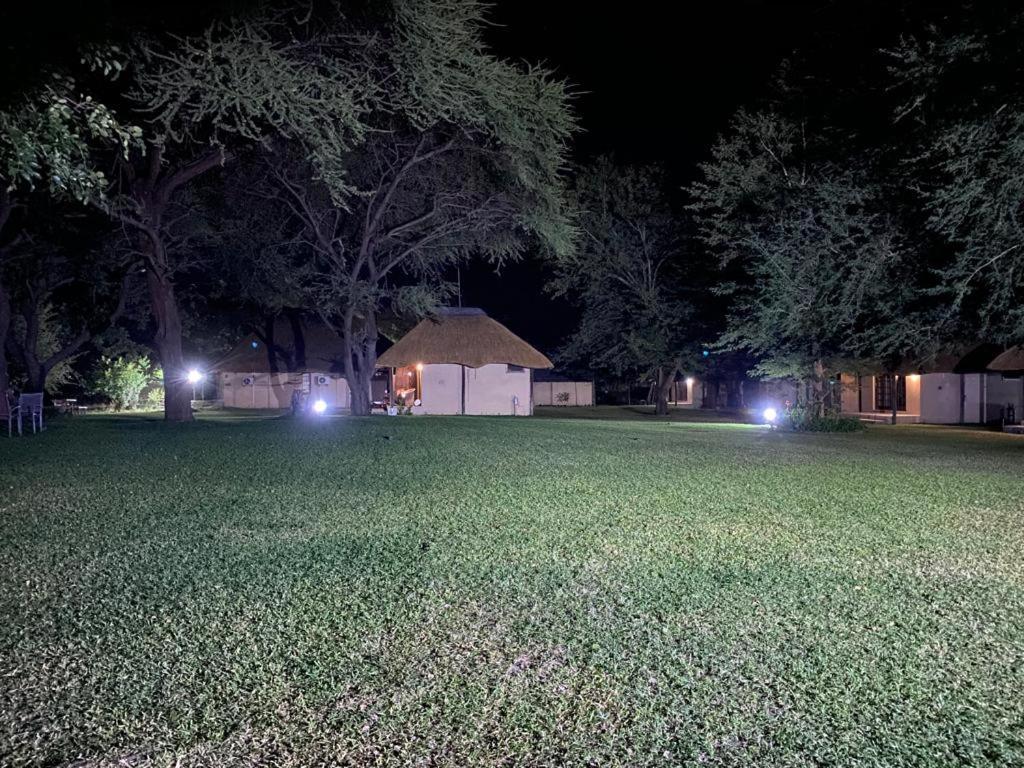 Big 5 Toro Lodge Kasane Εξωτερικό φωτογραφία